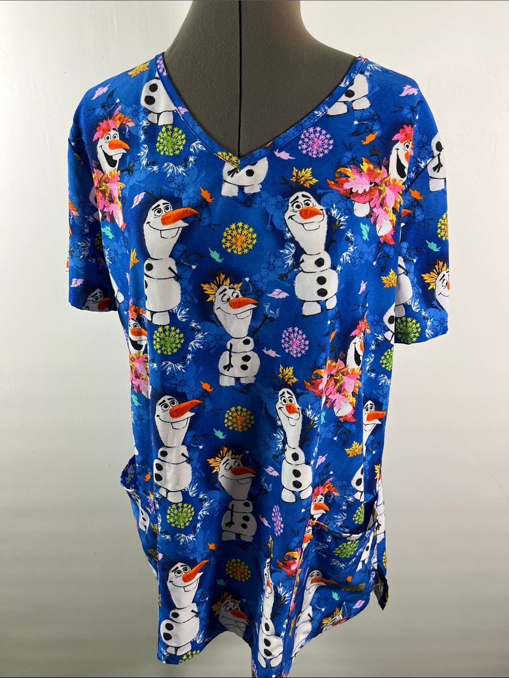 Scrubstar Disney Frozen Olaf FlakesV Neck Scrub Top Size L/G